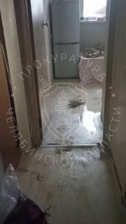 В Челябинске пятилетняя девочка просила еды с балкона закрытой квартиры