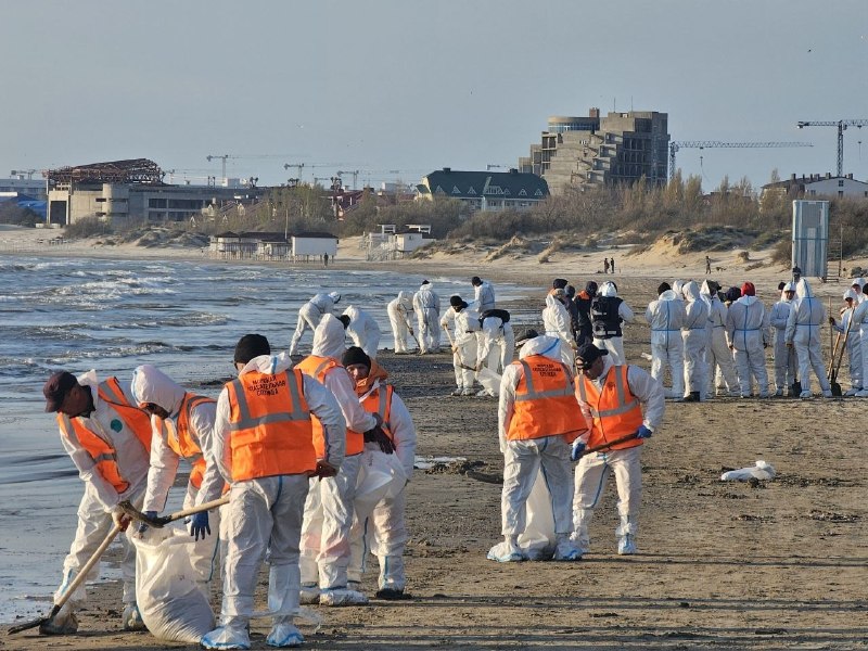 В Анапе за неделю зафиксирован третий выброс мазута в море