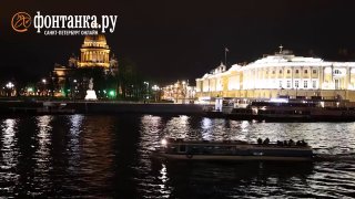 В Петербурге дали старт туристическому сезону с возможностью прохода теплоходов под разведенными мостами