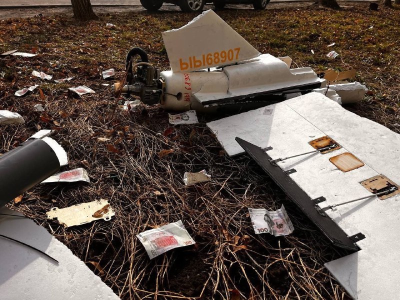 Российскую тактику с разбрасыванием листовок с деньгами заметили в иностранных соцсетях