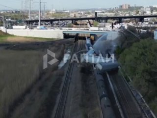 В Нью-Джерси сошел с рельсов грузовой поезд с опасными веществами