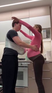 Пара провела неделю рандомных свиданий, которые в их телеграм-чате генерировал бот Алисы AI