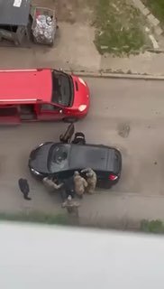 В Луцке мужчина с костылем сбежал от сотрудников ТЦК во время попытки задержания