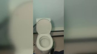 В Казахстане преступник пять лет прятался от полиции в тайнике за унитазом