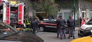 В Неаполе вооруженные люди захватили заложников в банке