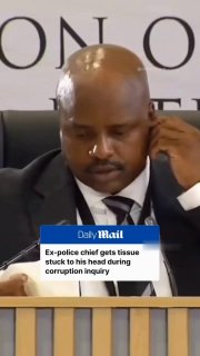 Салфетка прилипла ко лбу экс-главы МВД Южной Африки на суде по делу о коррупции