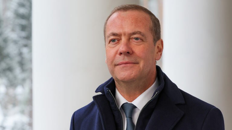 Медведев ответил на угрозы Трампа забрать нефть