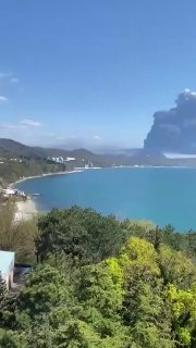 В Туапсе горит морской терминал после удара ВСУ: есть погибшие