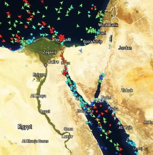 Американские авианосные ударные группы перемещаются в районах Большого Горького озера и Аравийского моря