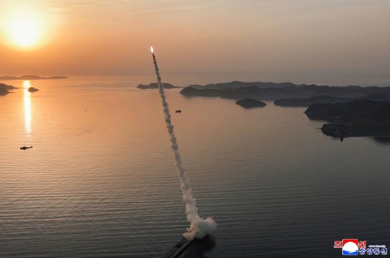 КНДР провела успешные испытания ракет с новыми боевыми частями