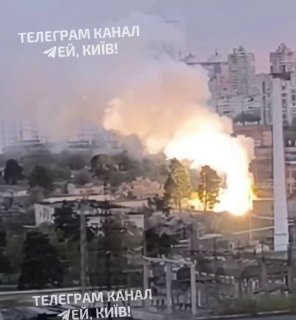 Взрывы на подстанциях в Киеве оставили часть левого берега без света