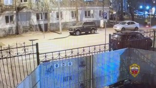 Курьер на электровелосипеде вырвал сумку у москвички, сломав ей руку