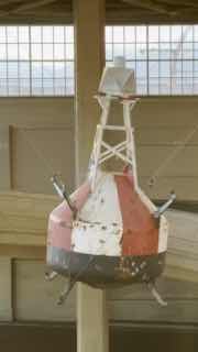 Кинетическая скульптура в музее Ганновера имитирует реальные морские волны