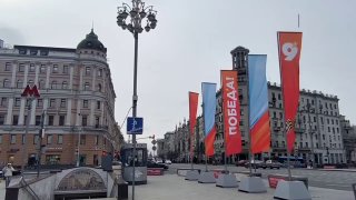 Москву украшают к Дню Победы