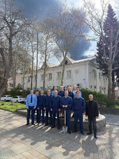 Акция прокуратуры Туапсе по высадке деревьев на фоне пожара от БПЛА вызвала возмущение жителей