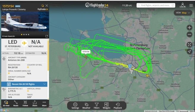 Над Петербургом заметили самолет Ан-26, проверяющий работу аэродромного оборудования