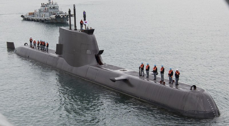 В Южной Корее из-за пожара на верфи уничтожена подводная лодка Hong Beom-do