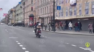 В Петербурге ГИБДД ищет мотоциклиста, перевозившего ребенка без шлема