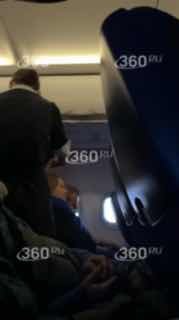 Стюардесса рейса Москва — Горно-Алтайск помогла отдыхать маме, укачивая её новорожденного ребенка