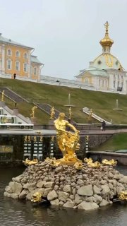 В Петергофе официально открыли сезон фонтанов