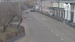 В Улан-Удэ автомобиль сбил пожилую женщину-дворника