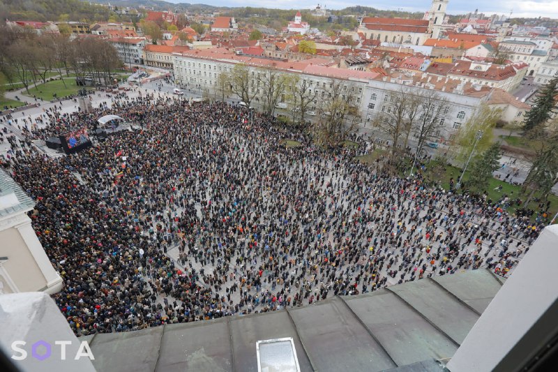 В Вильнюсе прошел митинг против вмешательства властей в работу общественного СМИ LRT
