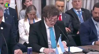 Президент Аргентины заявил о незаконной оккупации британскими силами Фолклендских островов и прилегающих территорий