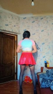 Сварщика из Средней Азии депортировали из РФ за фото в женском платье и чулках