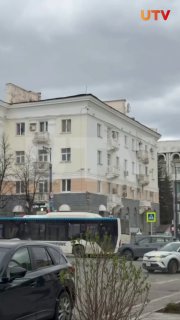 В Уфе из-за ветра начала отходить кровля дома на улице Ленина