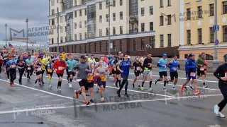 В Москве проходит Московский полумарафон с участием 18 тысяч человек