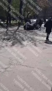 В Виннице женщина пыталась помешать сотрудникам ТЦК забрать мужа, запрыгнув на капот машины