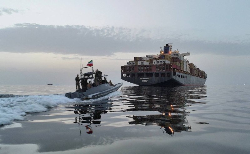 600 коммерческих судов заблокированы в Ормузском проливе