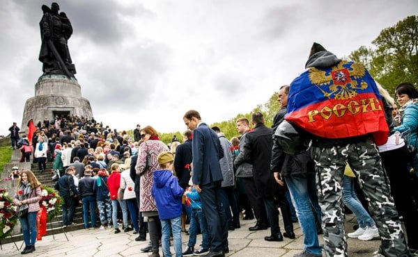 В Берлине могут ввести ограничения на российскую и советскую символику 8 и 9 мая