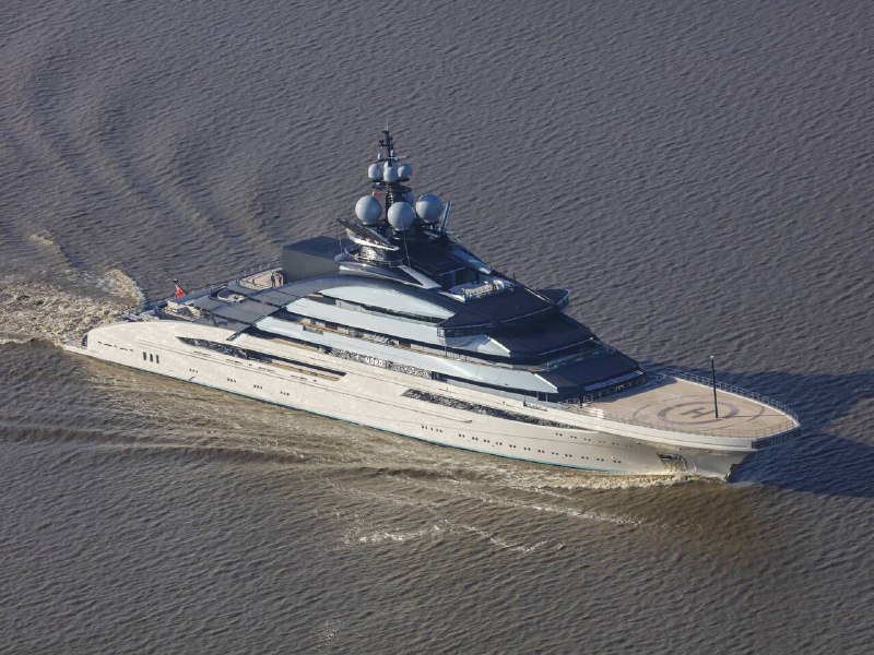 Суперяхта Алексея Мордашова прошла через Ормузский пролив под контролем КСИР