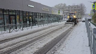 В Солнечногорске продолжается уборка снега после снегопада