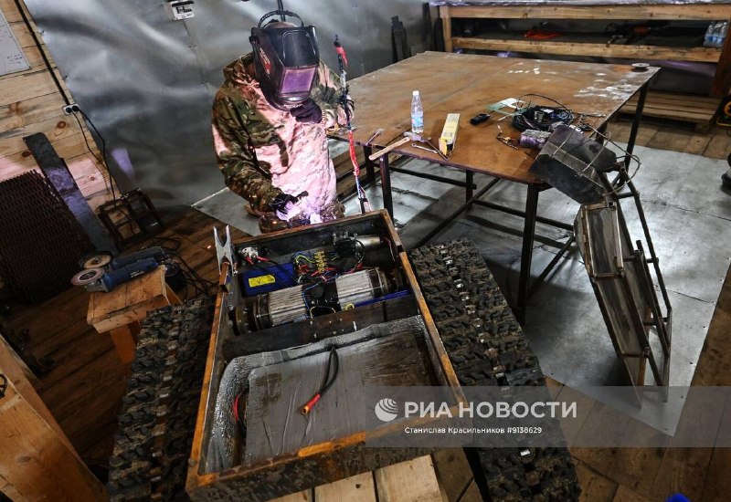 Лаборатория 92-го отдельного инженерно-саперного полка группировки войск «Север» по сборке и тестированию наземных робототехнических комплексов на Харьковском направлении