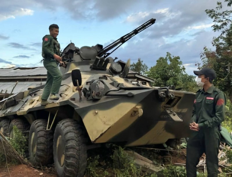 Партизаны в Мьянме захватили украинский БТР-3У в качестве трофея