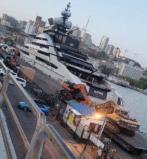 Яхта Мордашова прошла через Ормузский пролив