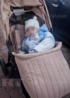 В Ростове-на-Дону женщина бросила коляску с ребёнком на остановке