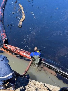 В Туапсе грозит экологическая катастрофа из-за разлива нефти и загрязнения воздуха бензолом