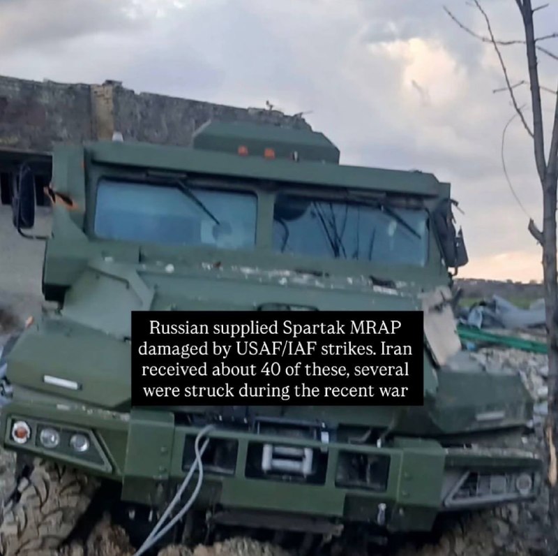 Поврежден иранский бронеавтомобиль спецподразделения NOPO в результате авиаударов