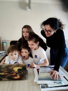 Воспитанники детского сада посетили редакцию «Фонтанки» в рамках акции «Золотые пёрышки»
