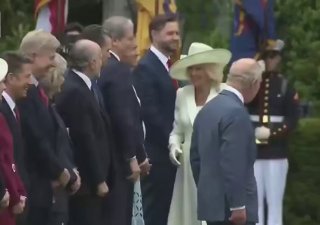 Трамп проигнорировал королевскую семью на встрече