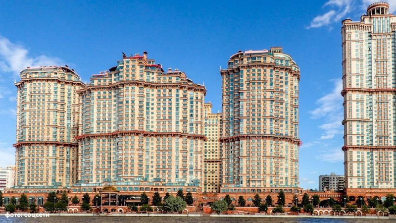 Под окнами элитного московского ЖК обнаружено тело мужчины