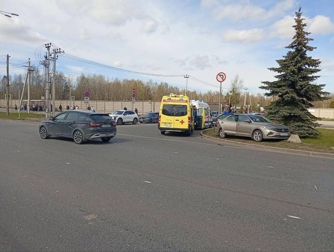 Четверо пострадали в ДТП с машиной скорой помощи в Петербурге