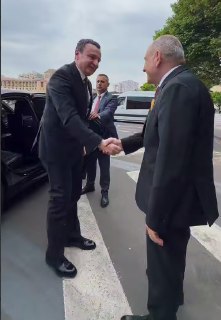 Пашинян принял в Ереване премьер-министра Косово