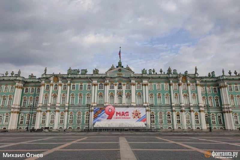 Дворцовая площадь готовится ко Дню Победы
