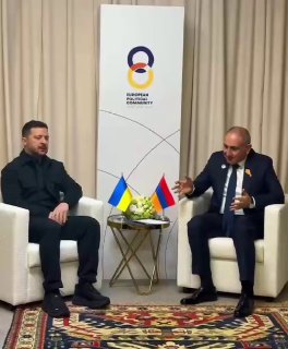 Пашинян и Зеленский провели встречу в Ереване