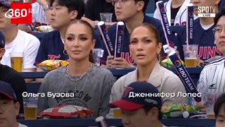 Воссоединившиеся звездные близнецы на «легендарном» стадионе