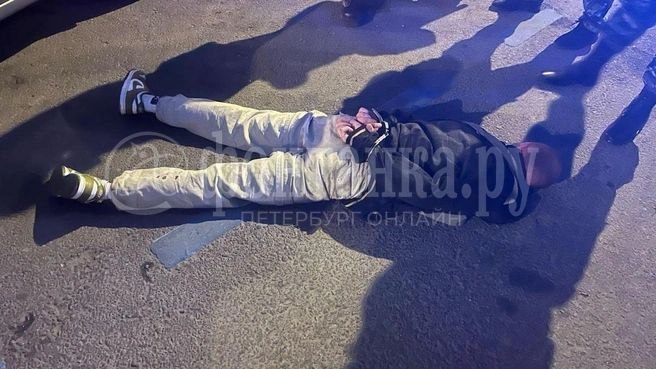 В Петербурге мужчина откусил ухо парню во время конфликта у бара